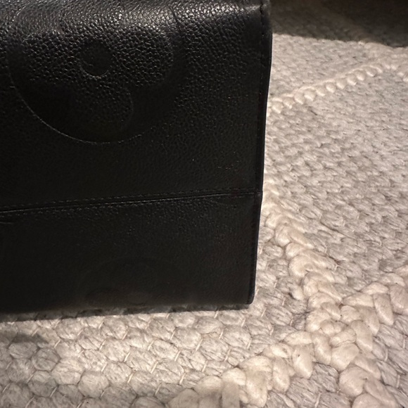 Like new Louis Vuitton OnTheGo GM black square tote. - Picture 12 of 15